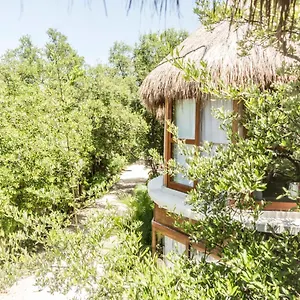 4* מלון Mamasan Treehouses &