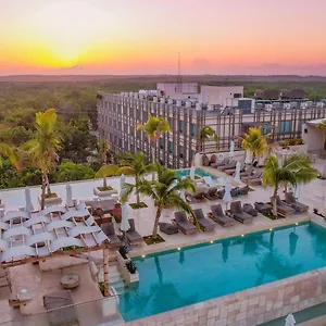 4* מלון Motto By Hilton